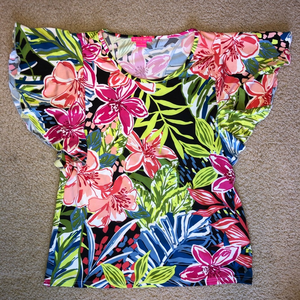 ✨Brand new floral blouse